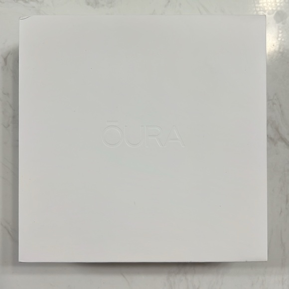 Gold Oura Ring - Picture 4 of 4